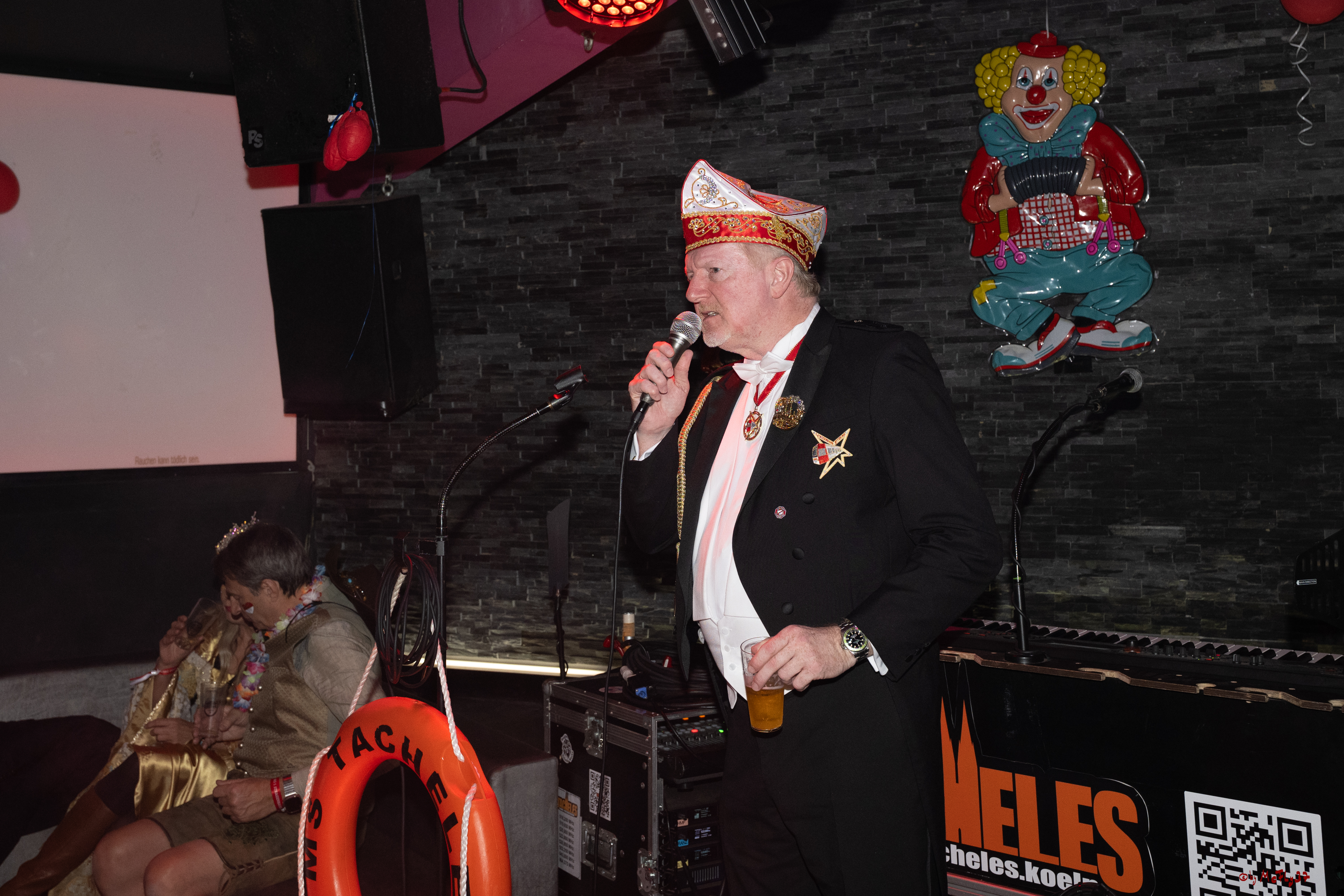Rosenmontag Tribüne - KG 1. Straßenbahnsitzung e.V., 03.03.2025 Karneval, Brauchtum, Kostüme, Feiern, Club, Freude, Sonnenschein,