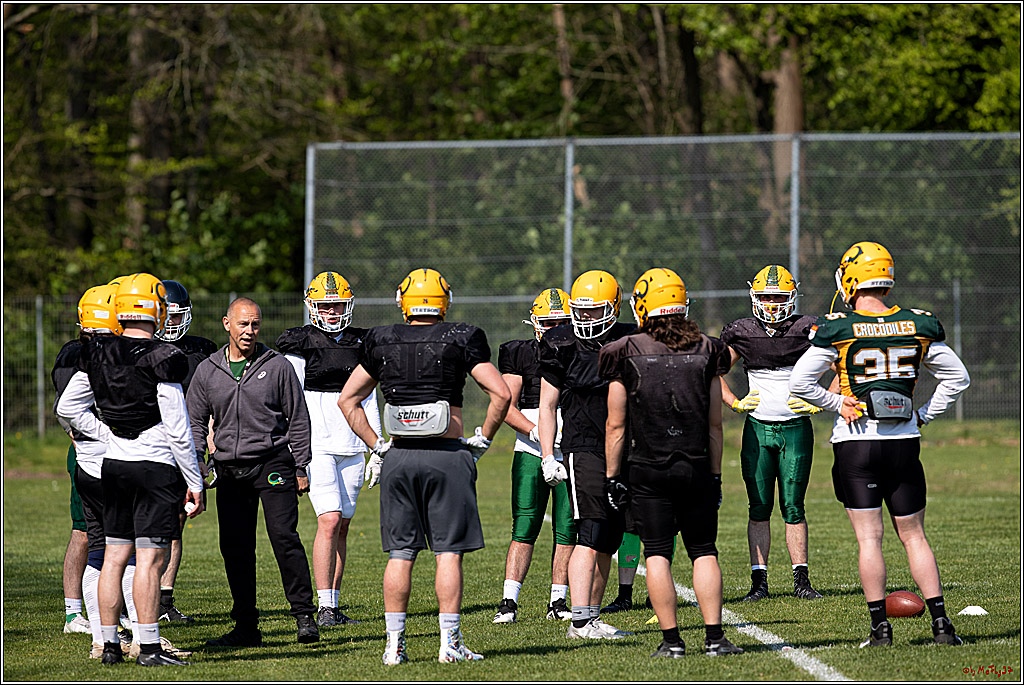 American Football, Colgone, Cocodiles,