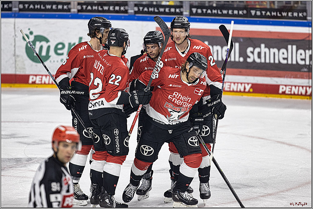 PENNY DEL 1. Koelner Haie - Adler Mannheim; Koeln, 30.09.2023