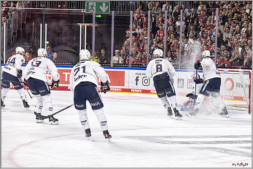 PENNY DEL 1. Koelner Haie - Adler Mannheim; Koeln, 30.09.2023