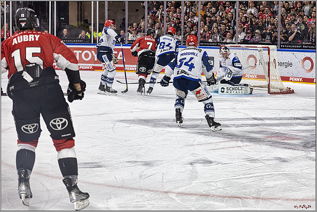 PENNY DEL 1. Koelner Haie - Schwenninger Wild Wings; Koeln, 25.10.2023