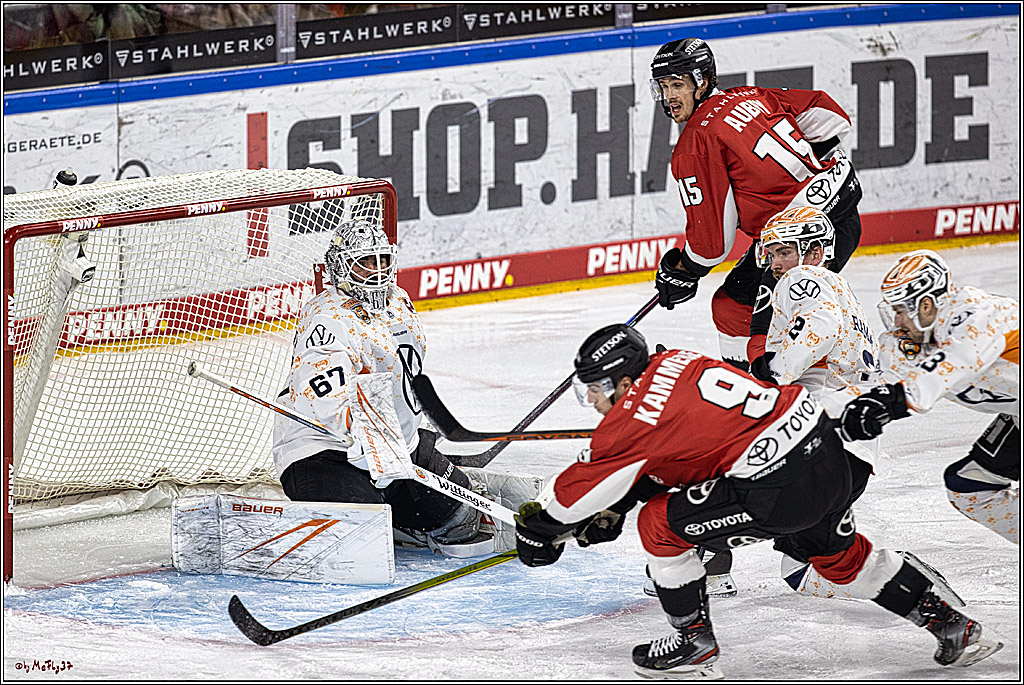 PENNY DEL 1. Koelner Haie - Grizzlys Wolfsburg; Koeln, 28.11.2023