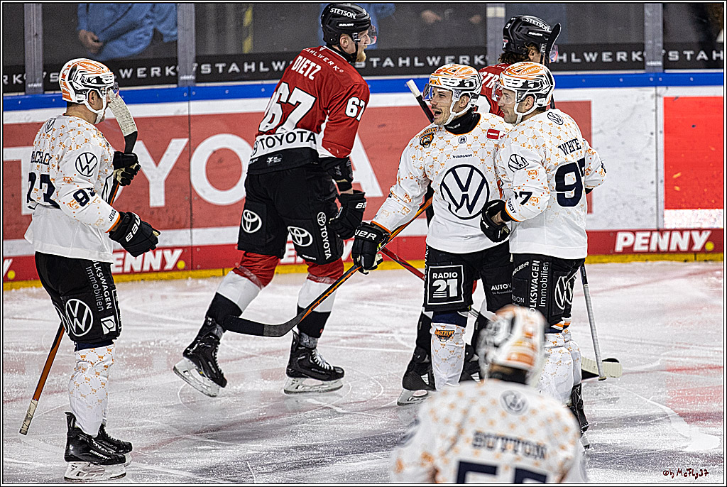 PENNY DEL 1. Koelner Haie - Grizzlys Wolfsburg; Koeln, 28.11.2023