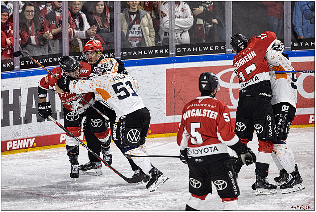 PENNY DEL 1. Koelner Haie - Grizzlys Wolfsburg; Koeln, 28.11.2023