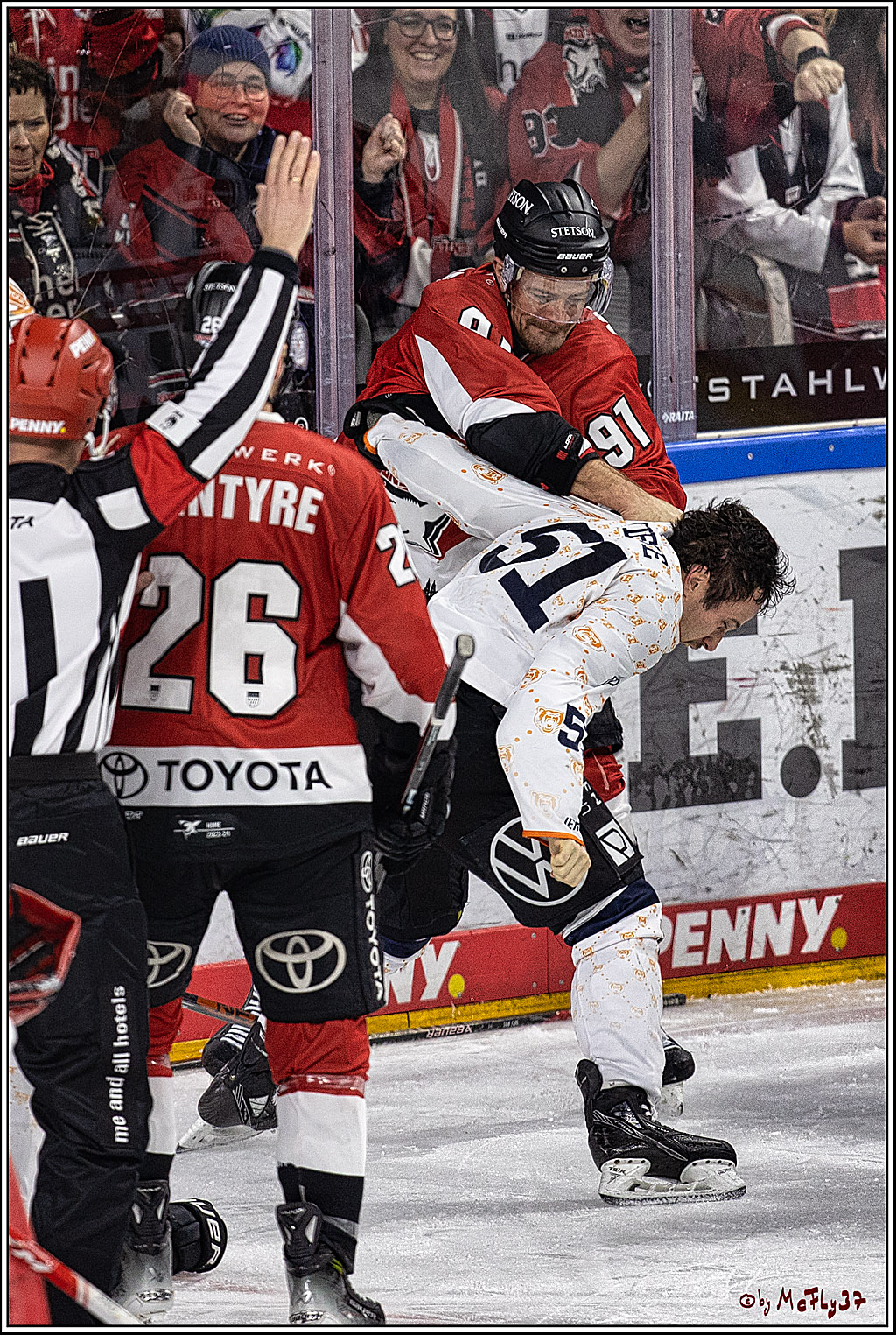 PENNY DEL 1. Koelner Haie - Grizzlys Wolfsburg; Koeln, 28.11.2023