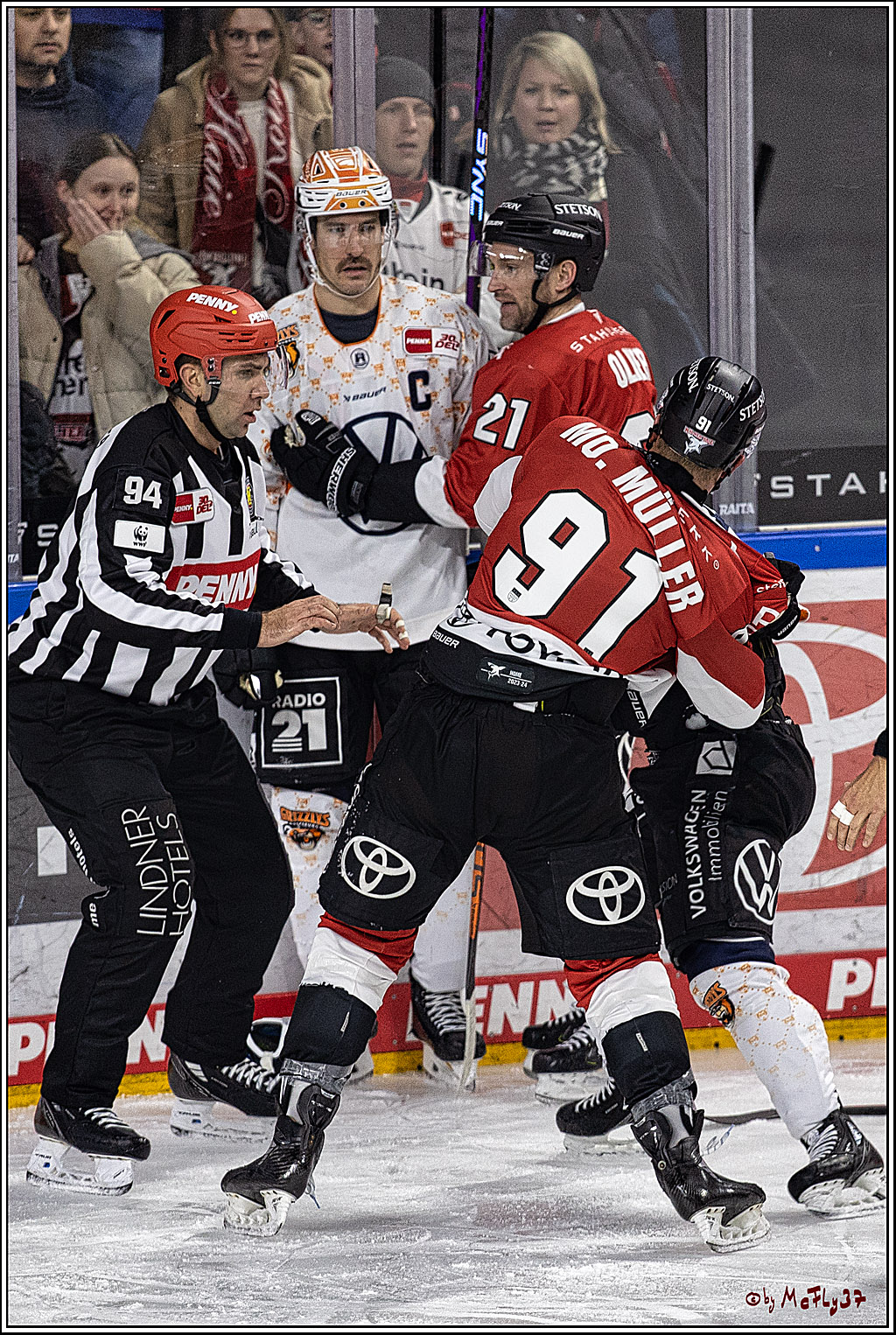 PENNY DEL 1. Koelner Haie - Grizzlys Wolfsburg; Koeln, 28.11.2023