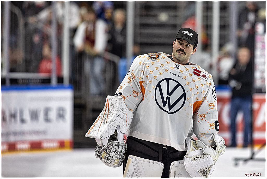 PENNY DEL 1. Koelner Haie - Grizzlys Wolfsburg; Koeln, 28.11.2023