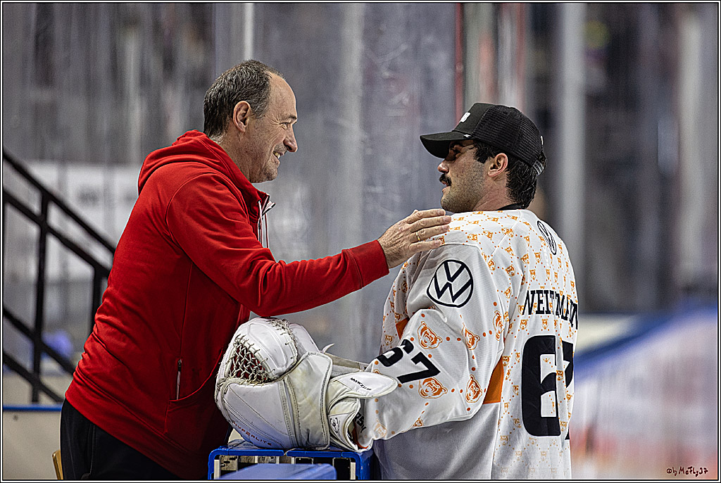 PENNY DEL 1. Koelner Haie - Grizzlys Wolfsburg; Koeln, 28.11.2023