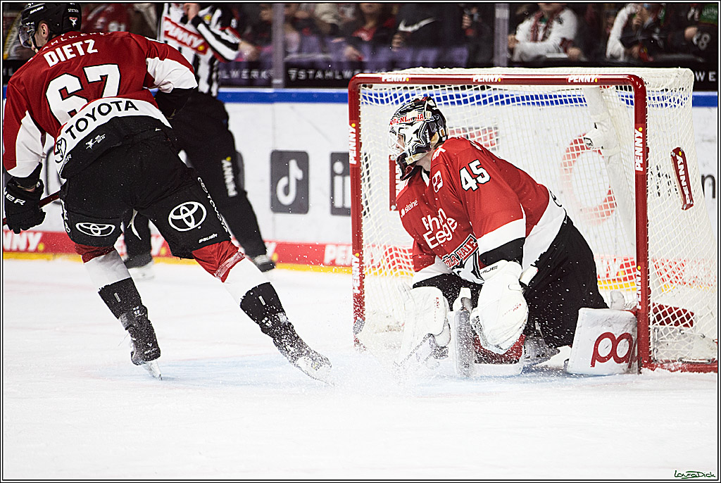 PENNY DEL; Koelner Haie- Straubing Tigers; Koeln, 15.12.2023