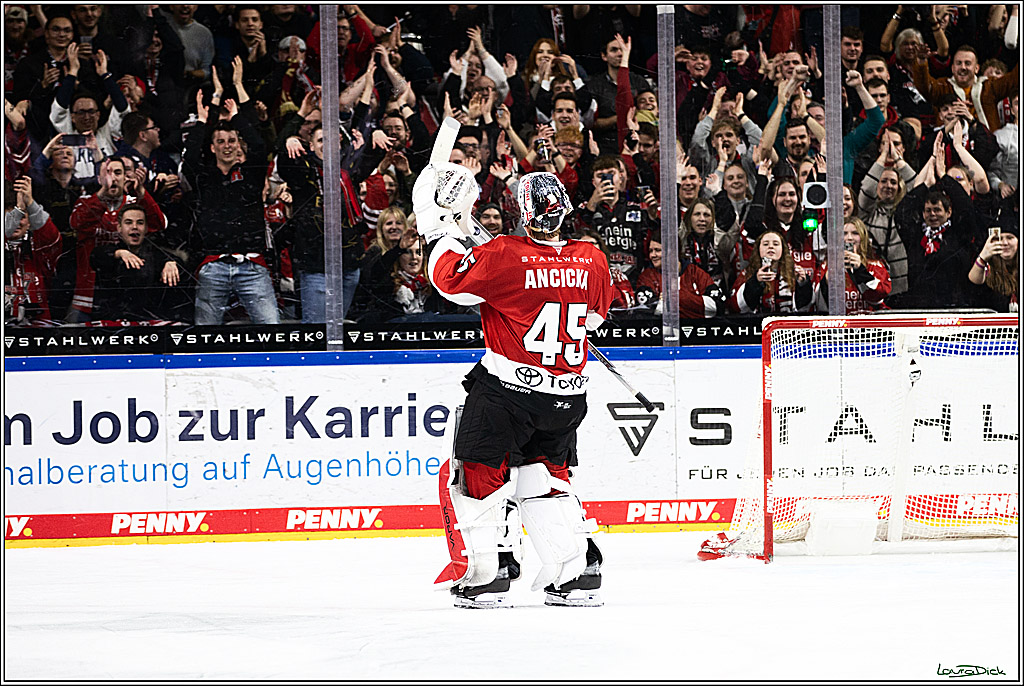 PENNY DEL; Koelner Haie- Straubing Tigers; Koeln, 15.12.2023