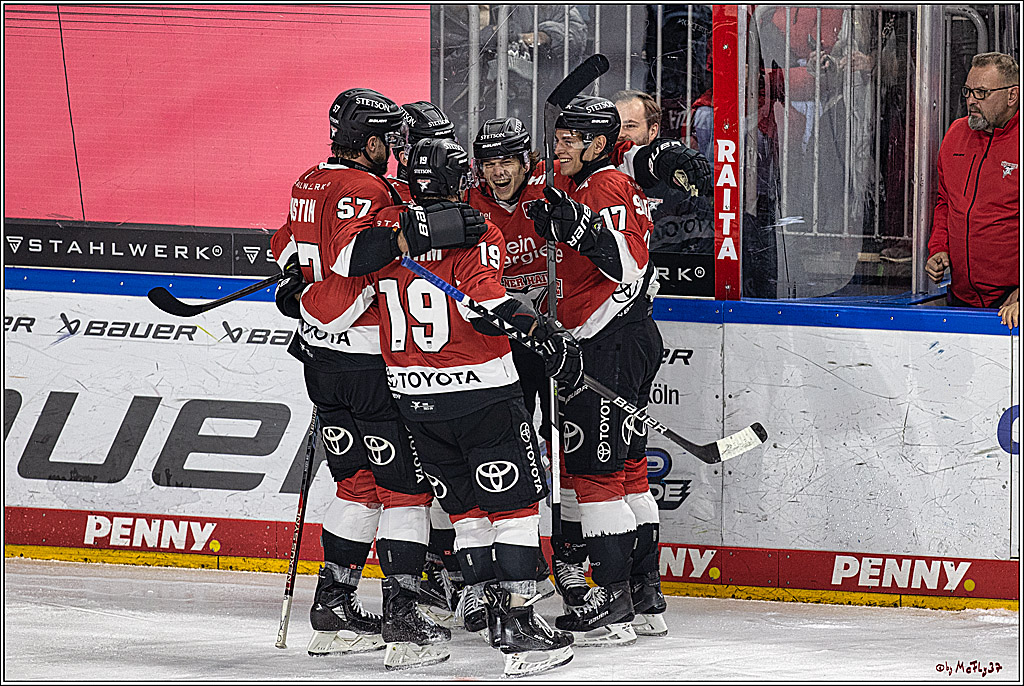 PENNY DEL 1. Koelner Haie - Straubing Tigers; Koeln, 15.12.2023