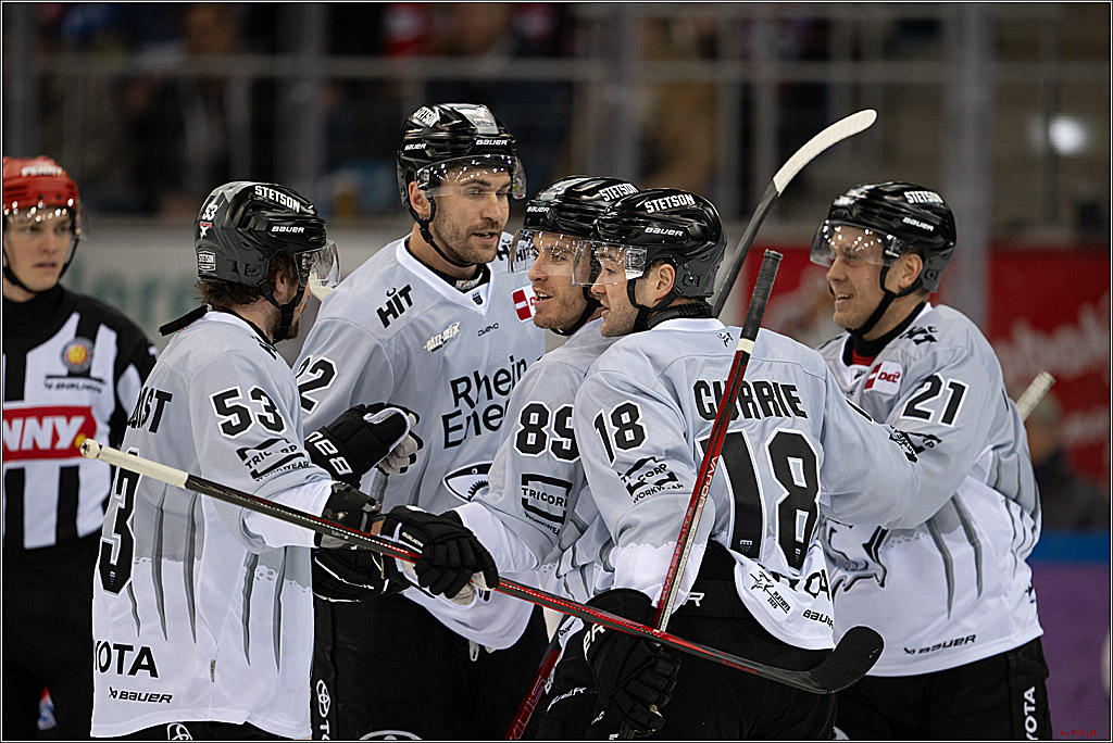 PENNY DEL 1 - Playoff Viertelfinale; Fischtown Pinguins Bremerhaven - Kölner Haie; Bremerhaven, 16.03.2025