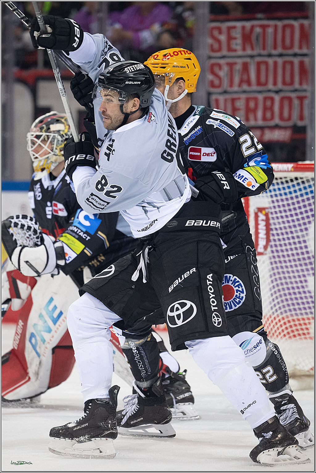 PENNY DEL; Fischtown Pinguins-Koelner Haie; Bremerhaven, 16.03.2025