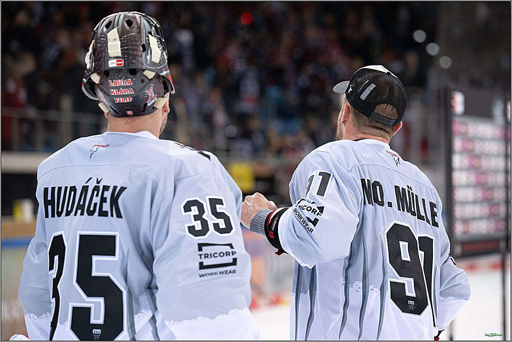 PENNY DEL; Fischtown Pinguins-Koelner Haie; Bremerhaven, 16.03.2025