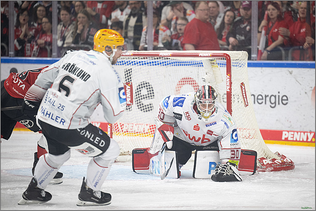 PENNY DEL; Koelner Haie- Fischtown Bremerhaven; Koeln, 18.03.2025