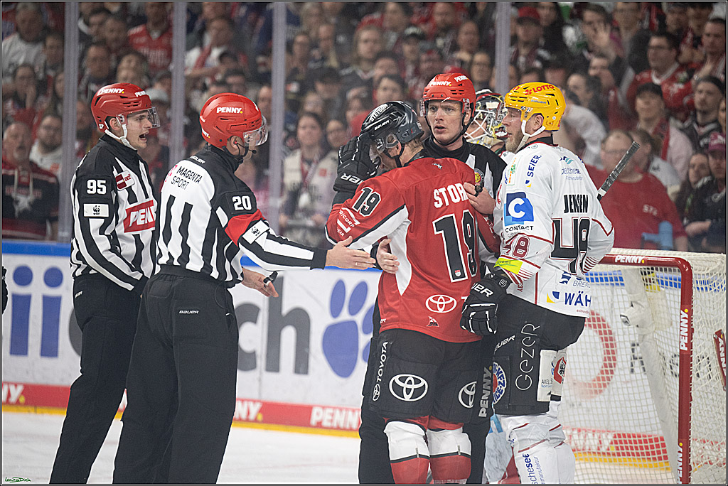 PENNY DEL; Koelner Haie- Fischtown Bremerhaven; Koeln, 18.03.2025