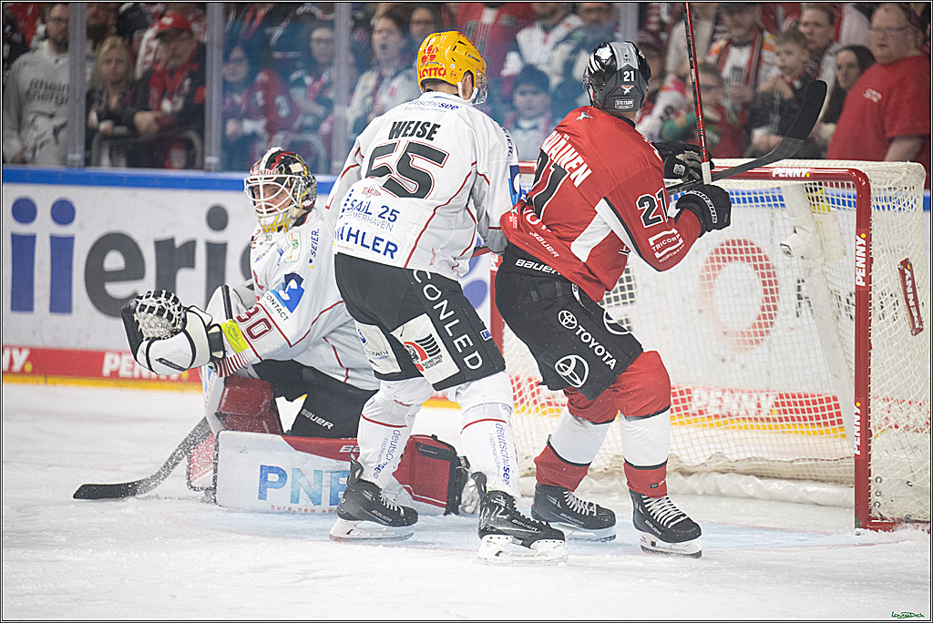 PENNY DEL; Koelner Haie- Fischtown Bremerhaven; Koeln, 18.03.2025