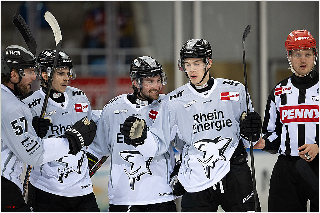 PENNY DEL 1 - Playoff Viertelfinale; Fischtown Pinguins Bremerhaven - Kölner Haie; Bermerhaven, 21.03.2025