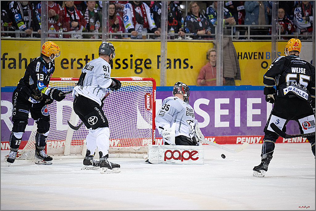 PENNY DEL 1 - Playoff Viertelfinale; Fischtown Pinguins Bremerhaven - Kölner Haie; Bermerhaven, 21.03.2025