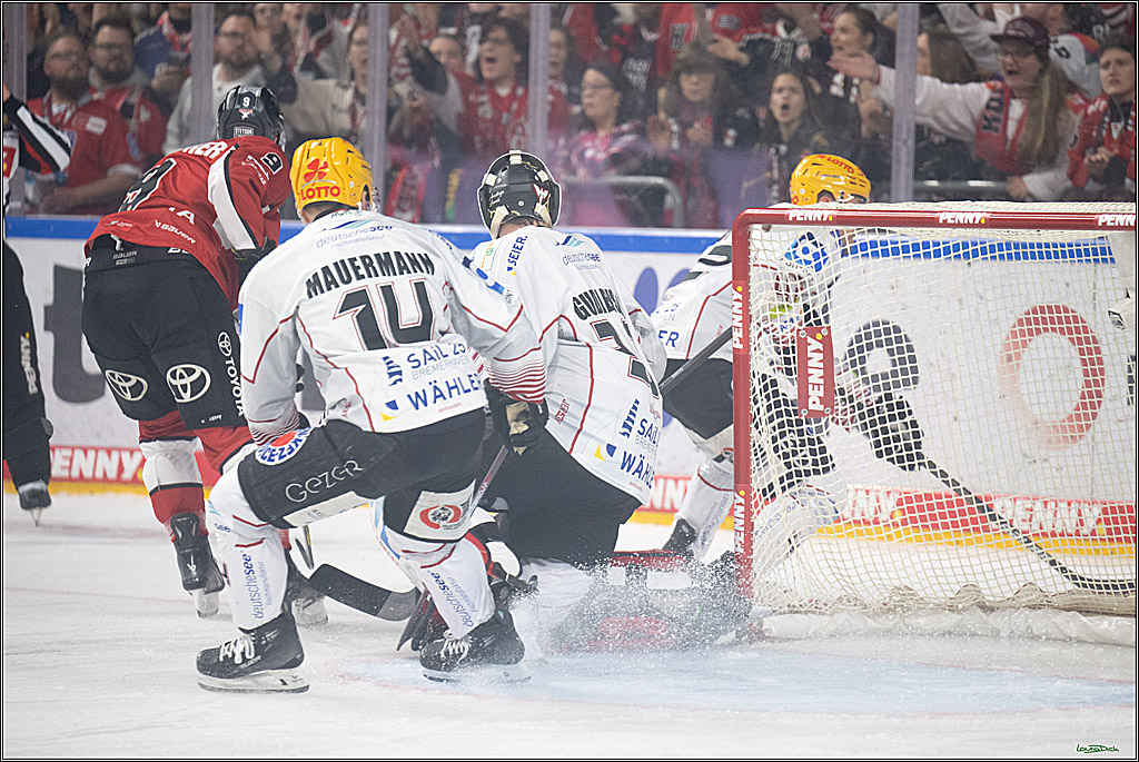 PENNY DEL; Koelner Haie- Fischtown Bremerhaven; Koeln, 24.03.2025