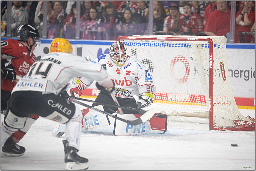 PENNY DEL; Koelner Haie- Fischtown Bremerhaven; Koeln, 24.03.2025