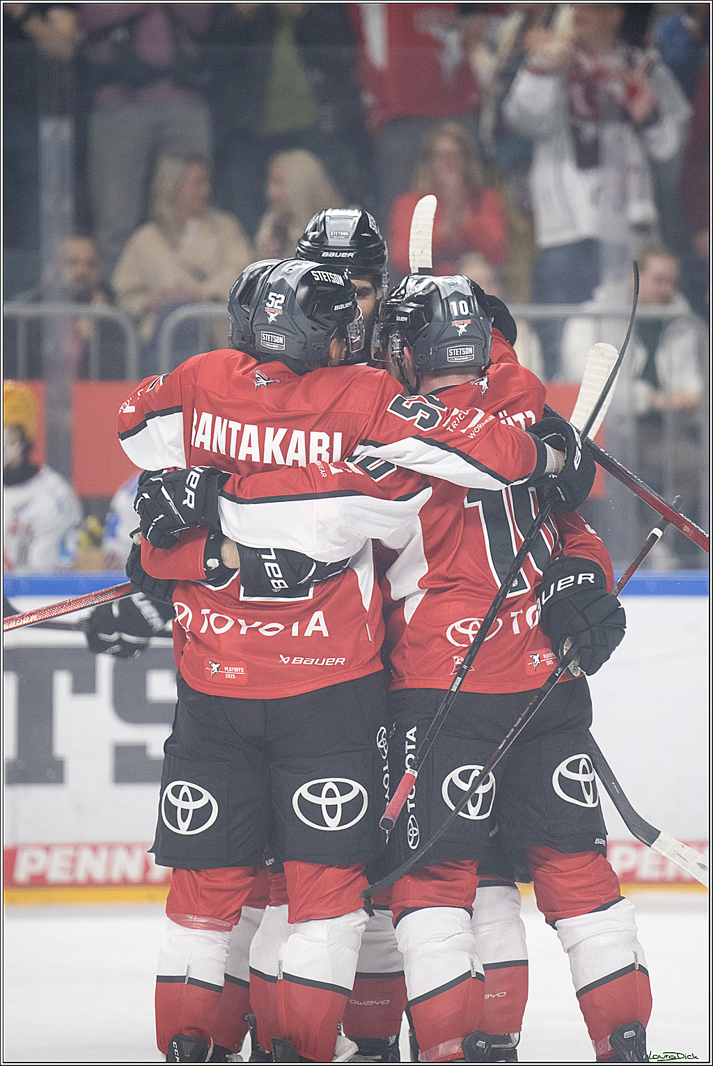 PENNY DEL; Koelner Haie- Fischtown Bremerhaven; Koeln, 24.03.2025