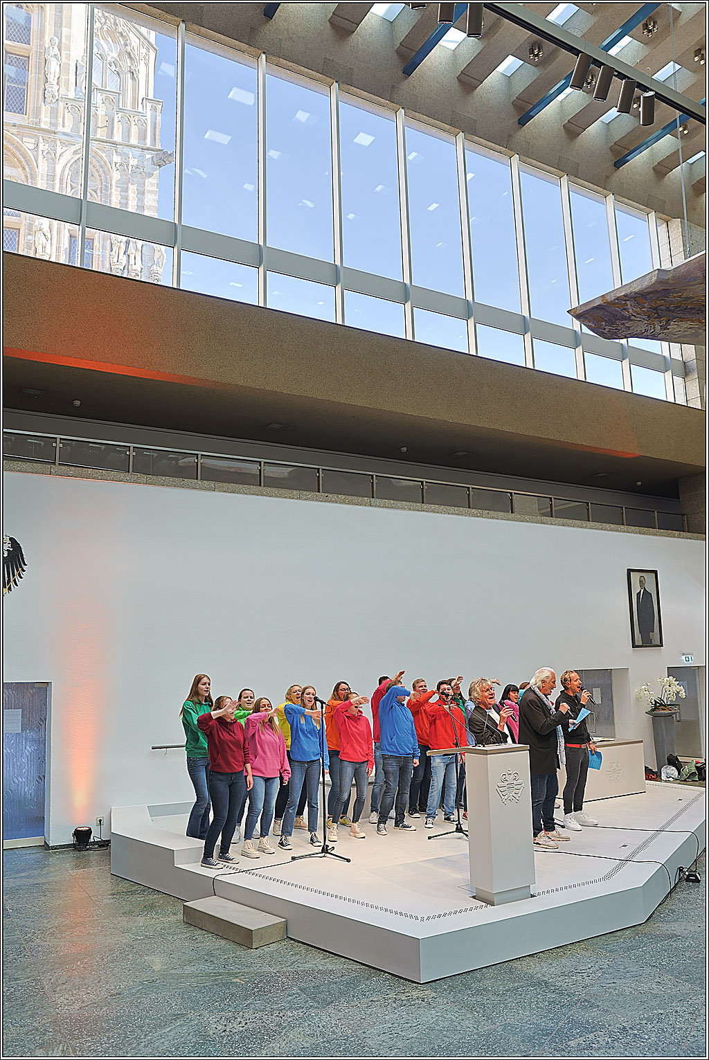 25 Jahre Lucky Kids   Rathaus   Goldenes Buch