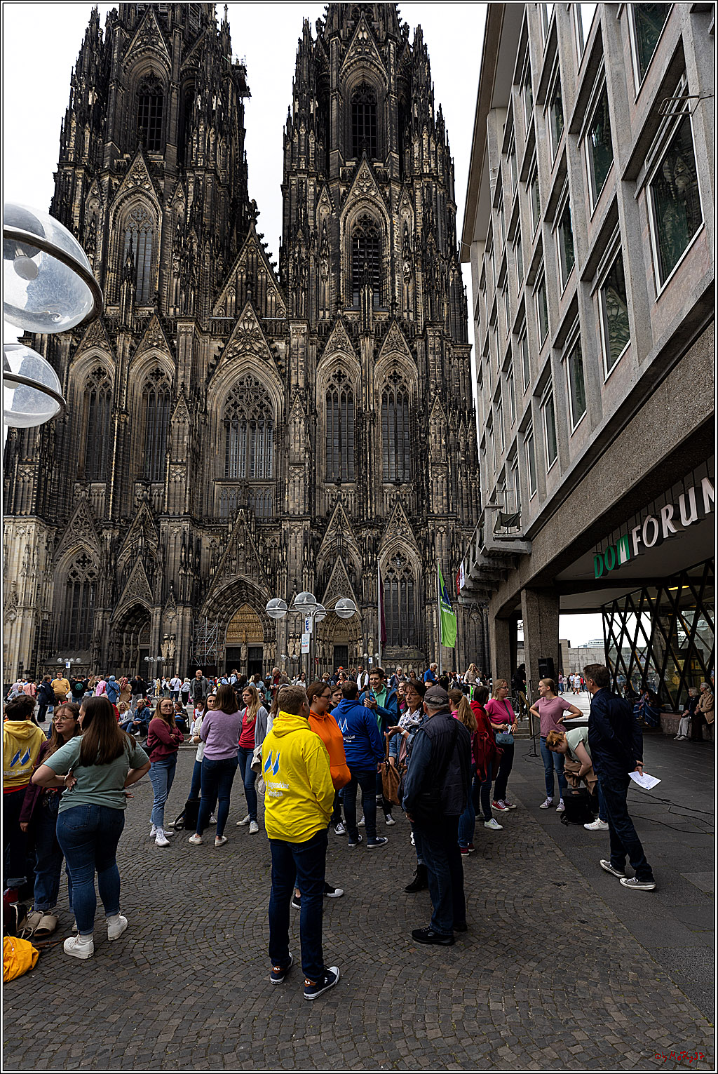 Jugendchor St. Stephan Open Air Benefizsingen Am Kölner Dom
