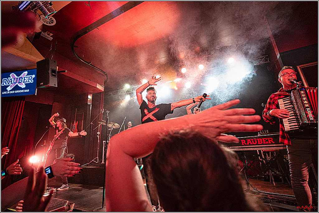 Raeuber in Groove Bar; Koeln, 08.09.2023