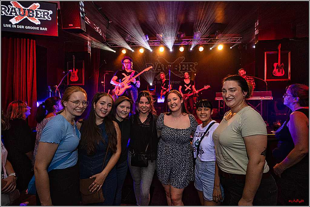 Raeuber in Groove Bar; Koeln, 08.09.2023
