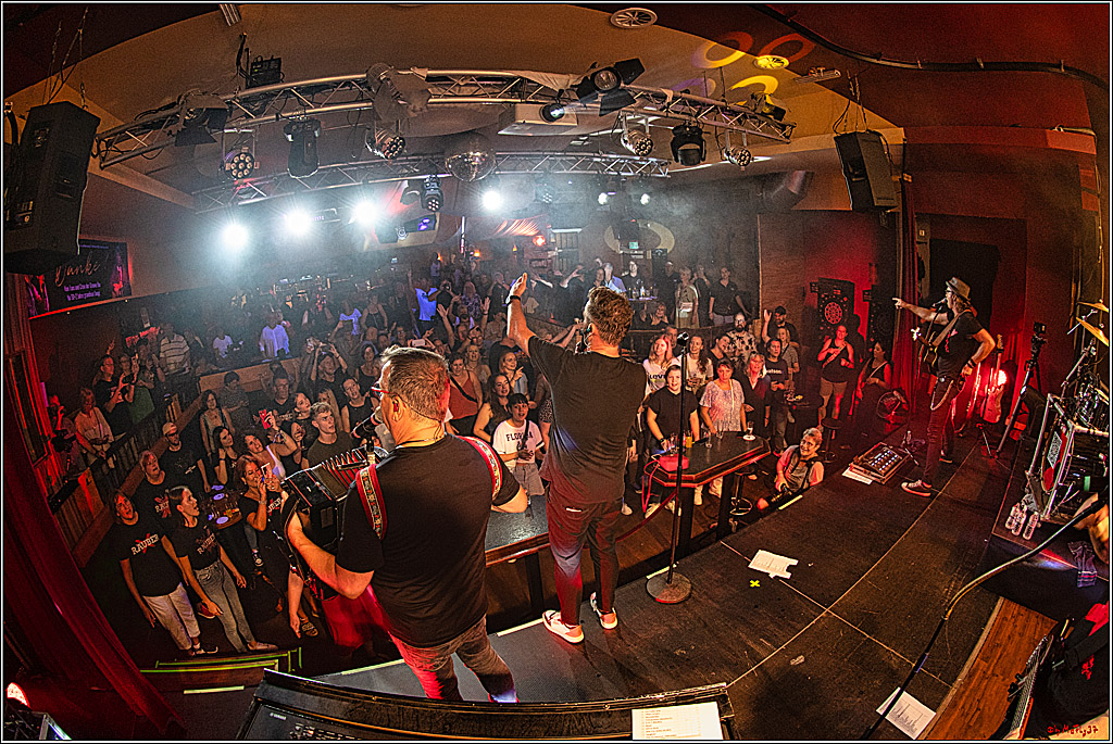 Raeuber in Groove Bar; Koeln, 08.09.2023