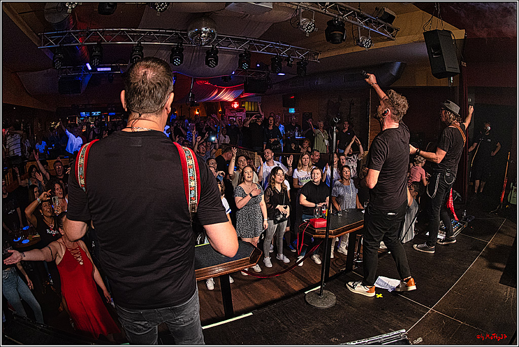 Raeuber in Groove Bar; Koeln, 08.09.2023