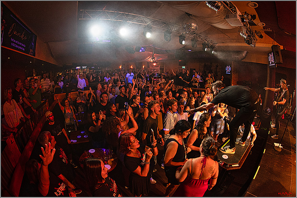 Raeuber in Groove Bar; Koeln, 08.09.2023