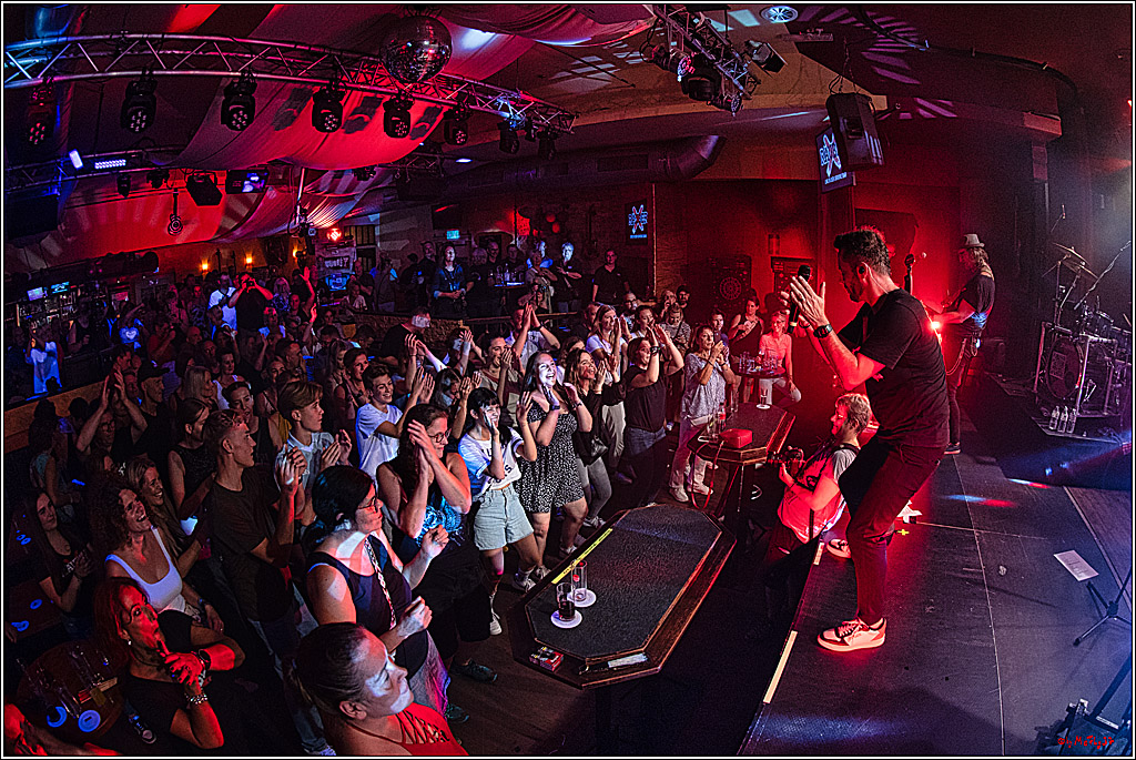 Raeuber in Groove Bar; Koeln, 08.09.2023