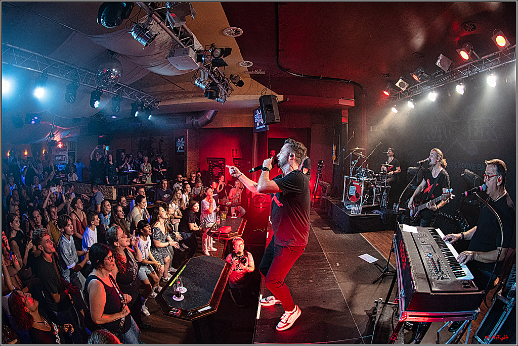 Raeuber in Groove Bar; Koeln, 08.09.2023