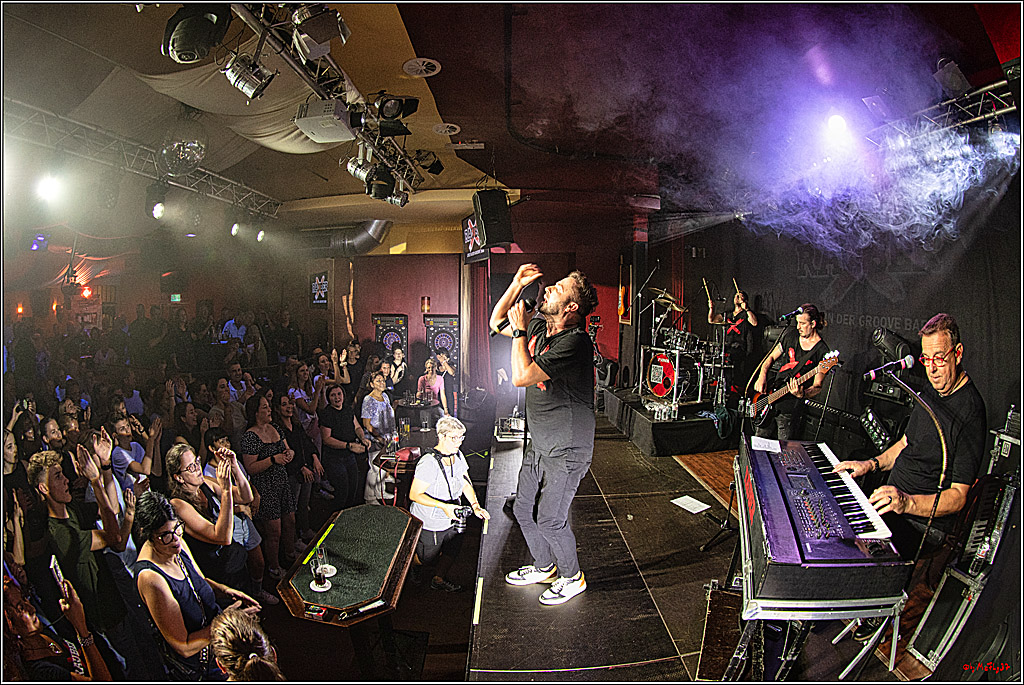 Raeuber in Groove Bar; Koeln, 08.09.2023