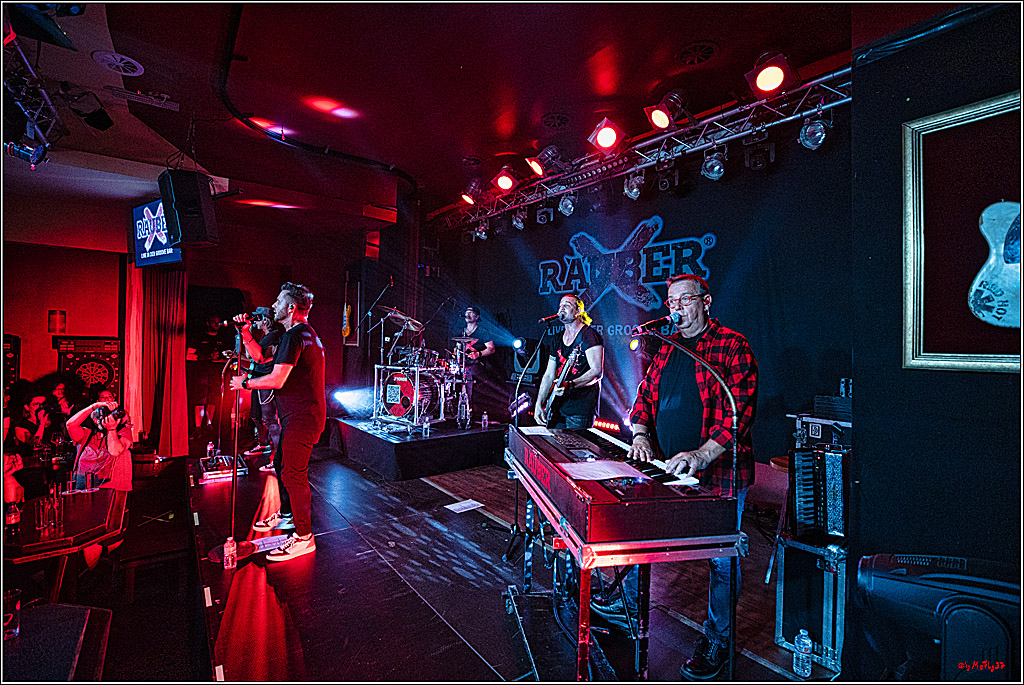 Raeuber in Groove Bar; Koeln, 08.09.2023