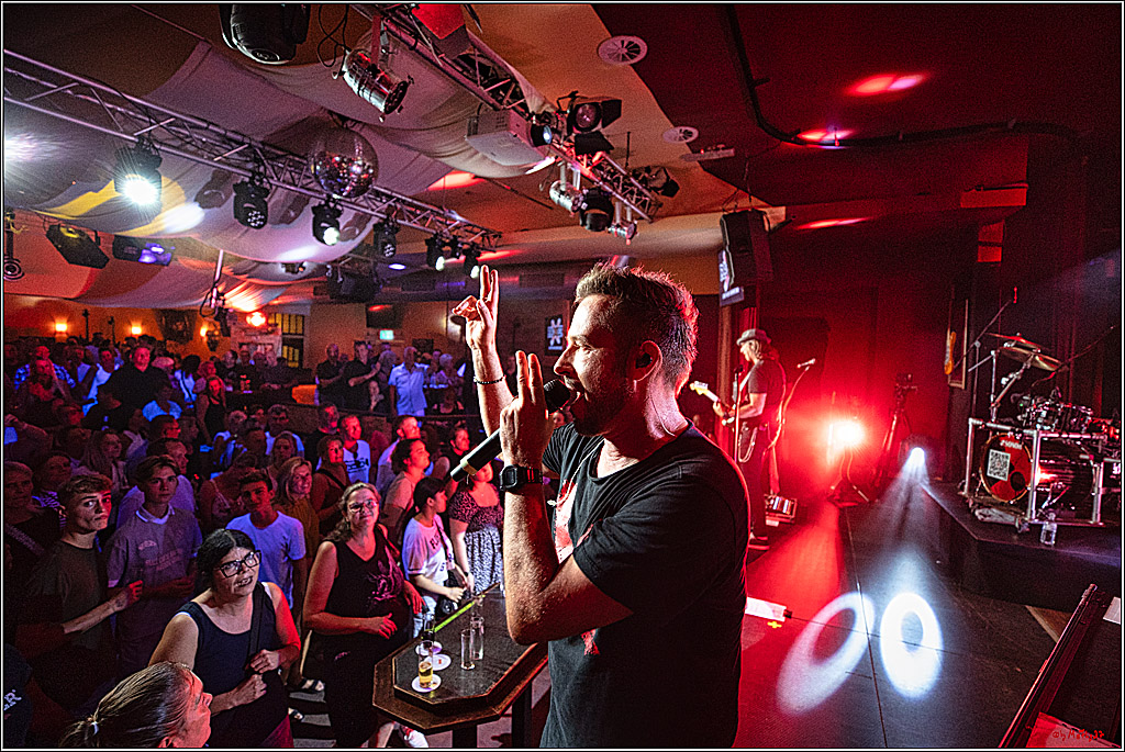 Raeuber in Groove Bar; Koeln, 08.09.2023