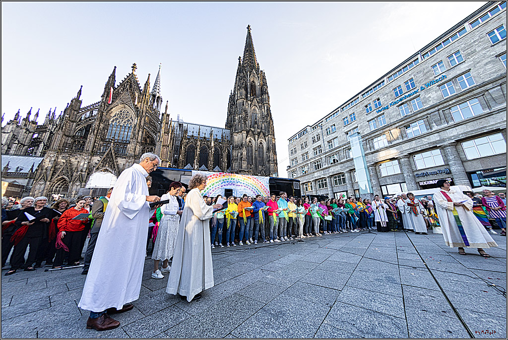 Segnungsgottesdienst (fuer queere Paare) am Koelner Dom - Jugendchor St. Stephan; Koeln, 20.09.2023