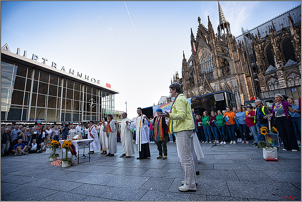 Segnungsgottesdienst (fuer queere Paare) am Koelner Dom - Jugendchor St. Stephan; Koeln, 20.09.2023