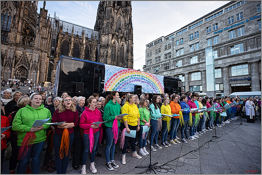 Segnungsgottesdienst (fuer queere Paare) am Koelner Dom - Jugendchor St. Stephan; Koeln, 20.09.2023