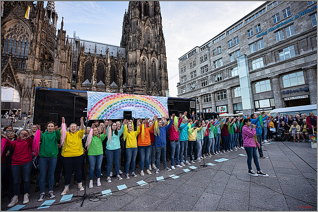 Segnungsgottesdienst (fuer queere Paare) am Koelner Dom - Jugendchor St. Stephan; Koeln, 20.09.2023