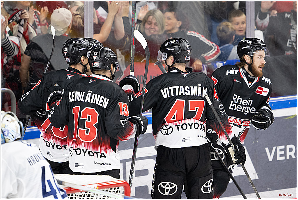 PENNY DEL 1; Kölner Haie - Straubing Tigers; Köln, 19.10.2025