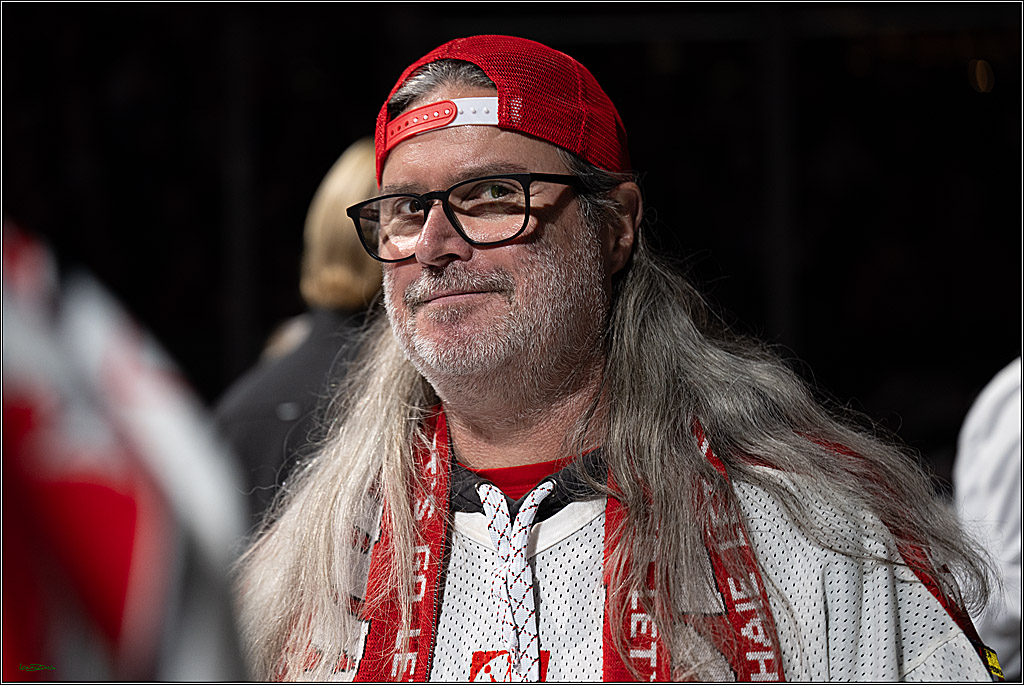 PENNY DEL 1; Koelner Haie - Straubing Tigers; Koeln, 19.10.2025