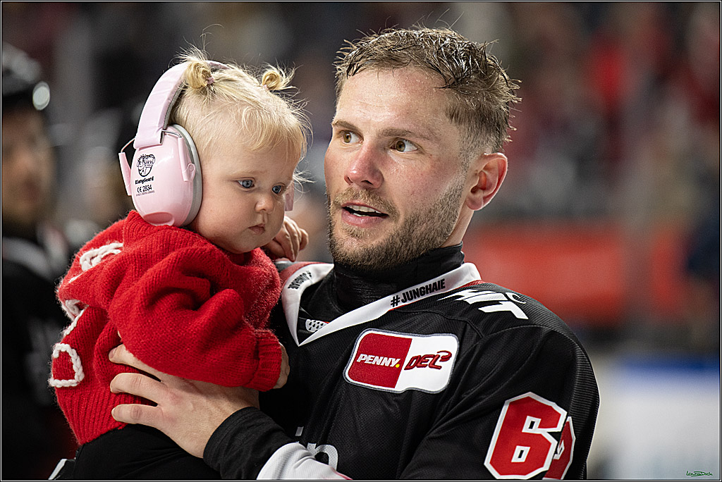PENNY DEL 1; Koelner Haie - Straubing Tigers; Koeln, 19.10.2025