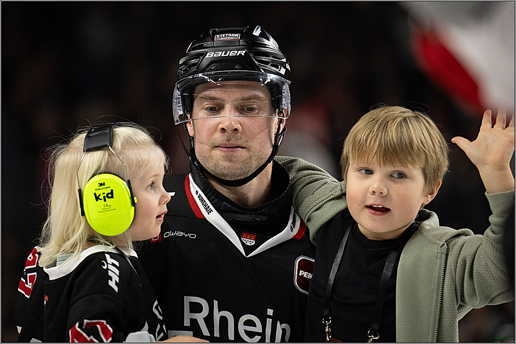 PENNY DEL 1; Koelner Haie - Straubing Tigers; Koeln, 19.10.2025