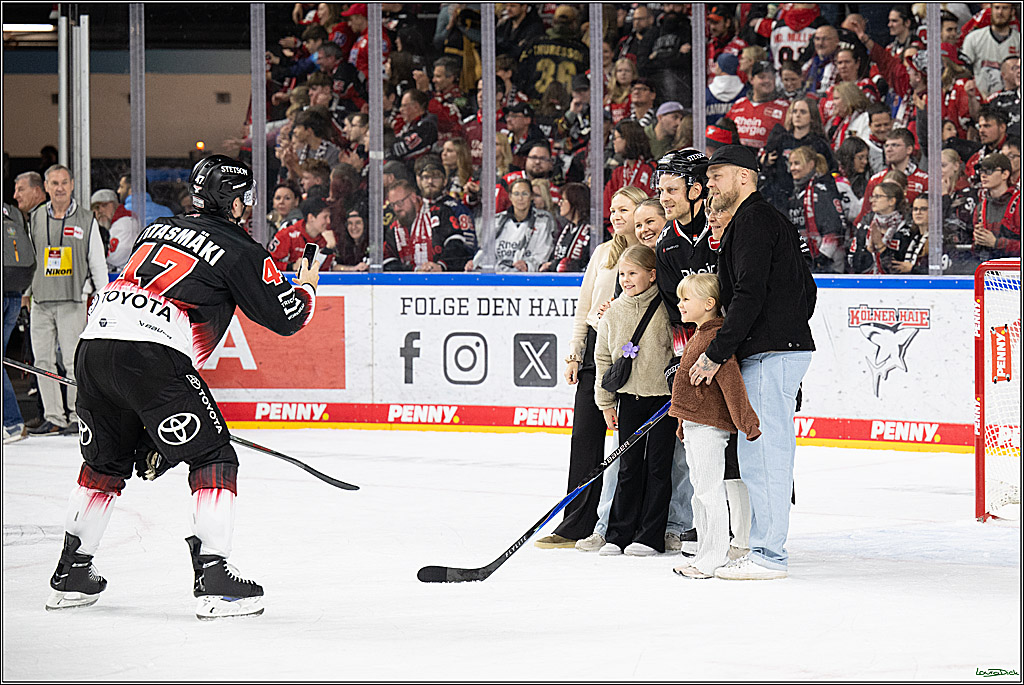 PENNY DEL 1; Koelner Haie - Straubing Tigers; Koeln, 19.10.2025