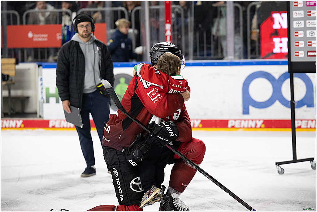 PENNY DEL 1; Kölner Haie - Dresdner Eislöwen; Koeln, 16.11.2025