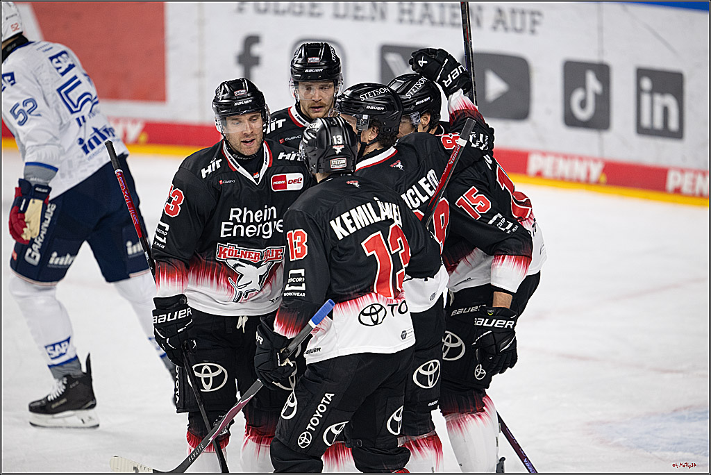 PENNY DEL 1; Kölner Haie - Adler Mannheim; Köln, 25.11.2025