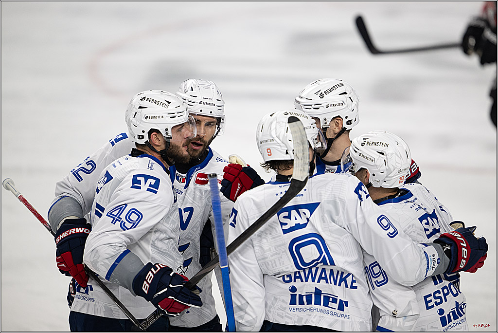 PENNY DEL 1; Kölner Haie - Adler Mannheim; Köln, 25.11.2025